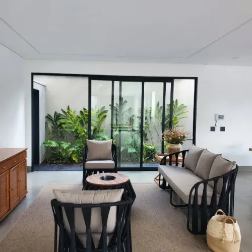 SOFÁ DE CORDA NÁUTICA PARA VARANDA (MESA DE CENTRO COM TAMPO DE MADEIRA E CHAMPANHEIRA)