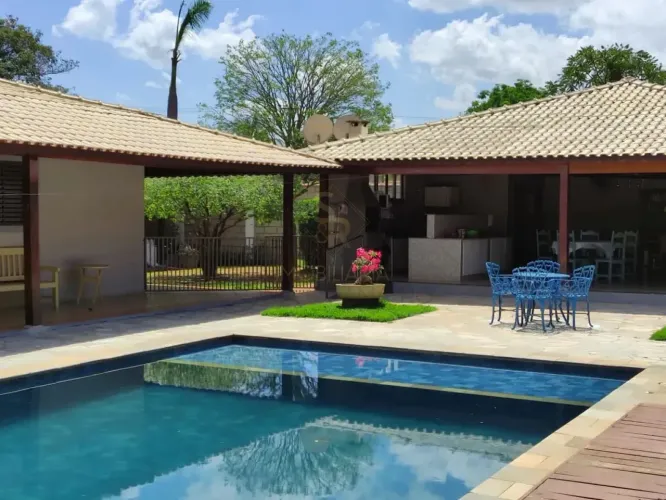 CHÁCARA DE 1.600m² À VENDA NO CONDOMÍNIO VILLAGE BANDEIRANTES 1