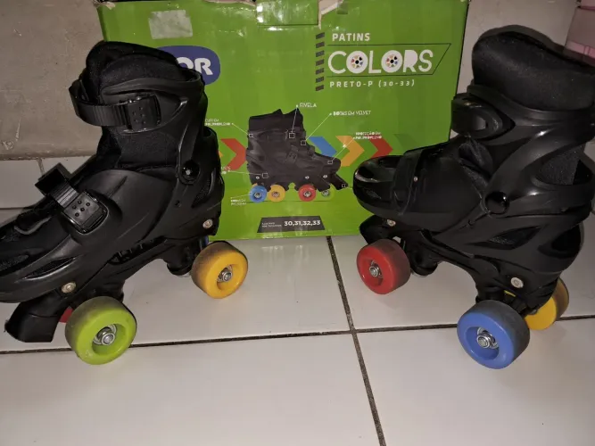 Patins Infantil Preto com Rodas Reguláveis Coloridas MOR