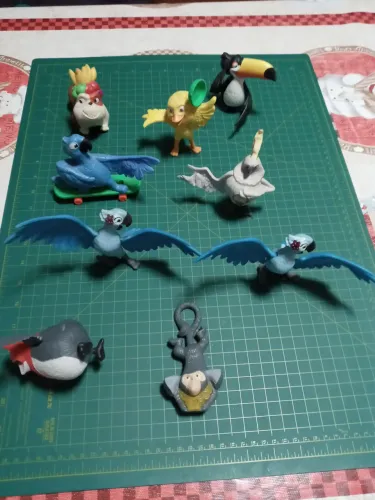 9 Miniaturas da Colecao do Filme Rio
