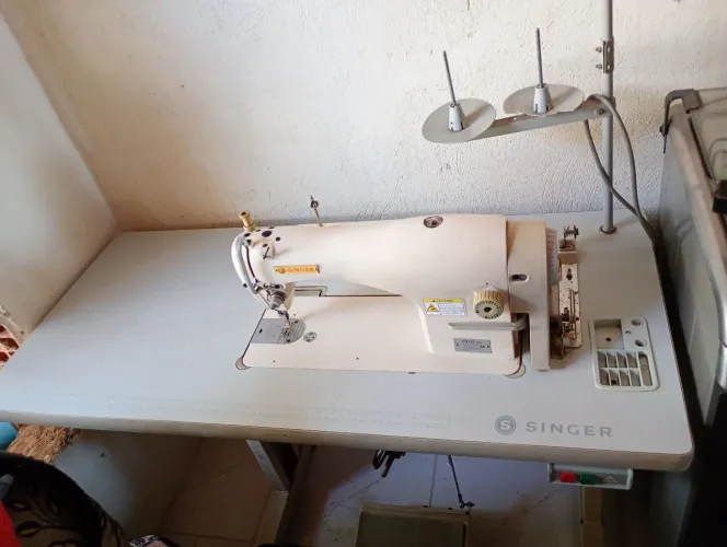 Máquina industrial reta