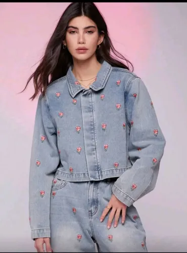 Jaqueta Jeans Cropped Bordada Rosas Vintage Tendência Nova Moda Feminina