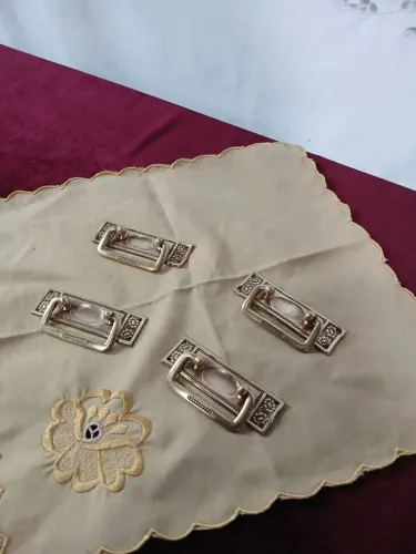 Antigos Puxadores De Gaveta De Metal Dourado Latão