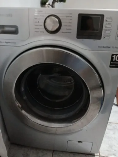 Vendo essa máquina de lavar roupa Samsung 12 Kg <br>Parou de funcionar tem que arrumar