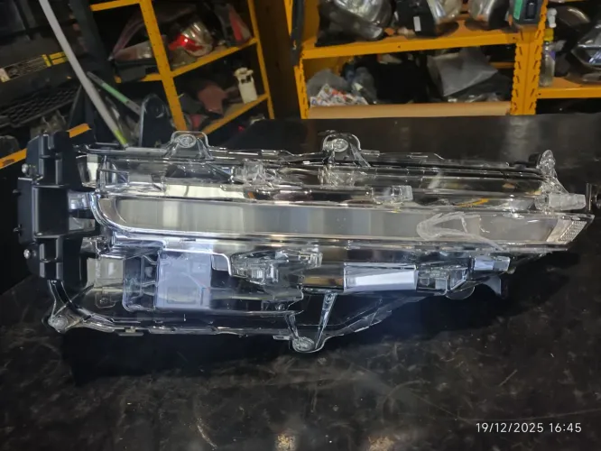 Drl lado direito Toyota SW4  detalhe 2021 2022 2023  2024
