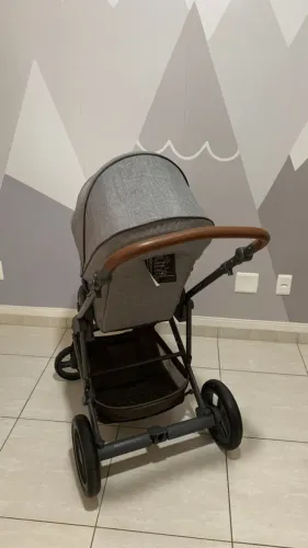 Carrinho Como 4 com Moisés + Bebê Conforto Risus + Base Isofix + Cadeirinha