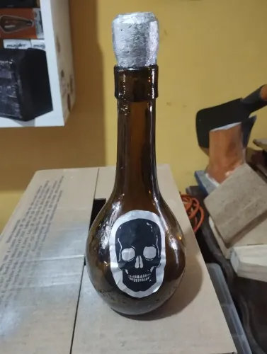 Garrafa decorativa antiga da Caveira