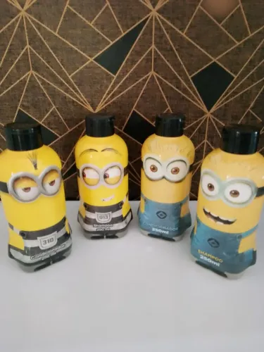 Bonecos minions, frascos