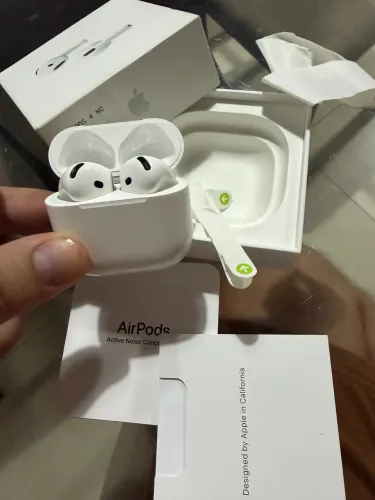 AirPods 4