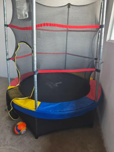 Brinquedo pula pula