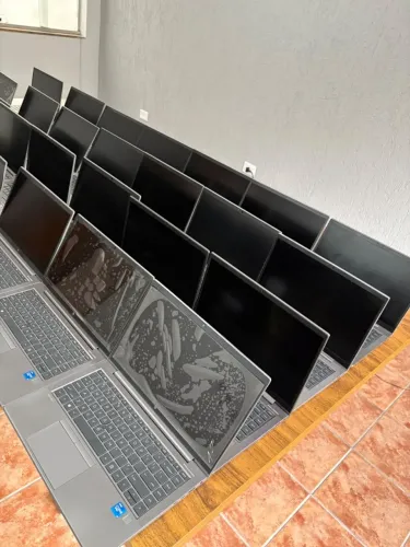 Notebook HP ZBook G8 ? Core i5 11ª Geração | 8GB | SSD 256GB | 14" Full HD