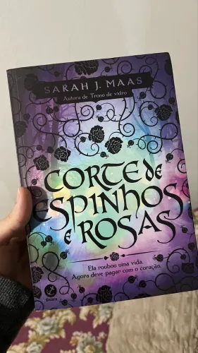 Cortes de Espinhos e Rosas - Sarah J. Mas