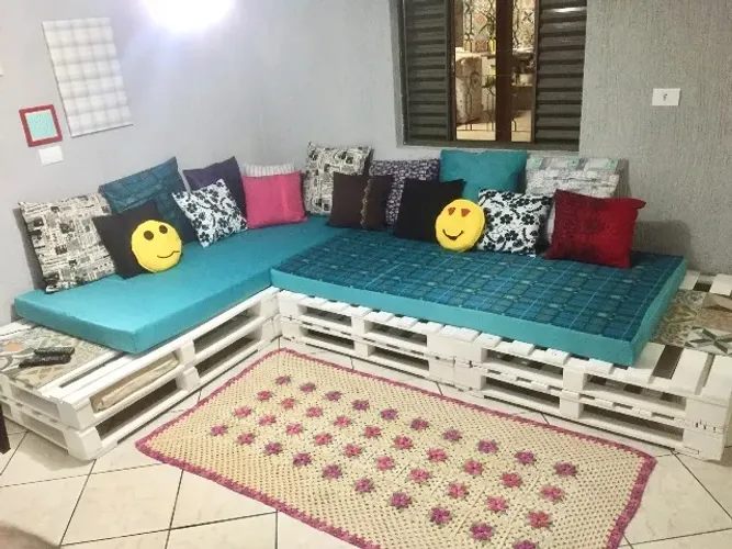 SOFÁ-CAMA DE PALLET COMPLETO | 8 PALLETS | COLCHÕES | ALMOFADAS