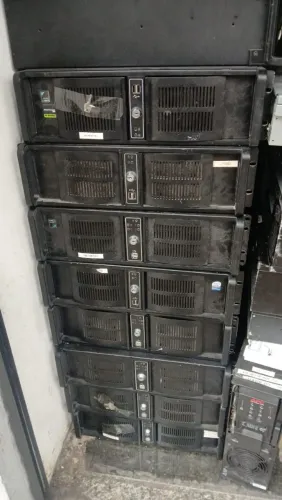 Gabinete Rack 3U Nilko usado completos