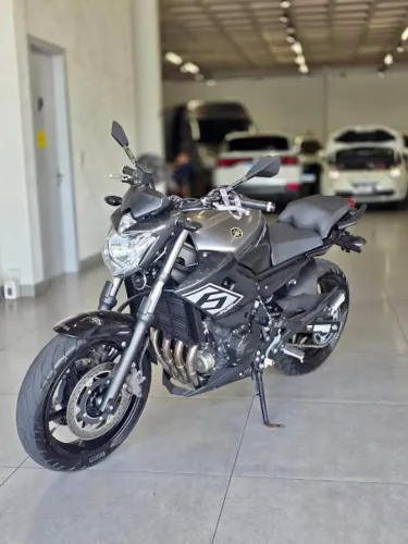 Yamaha XJ6n 2017 impecável
