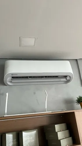 Ar-Condicionado Split Electrolux Inverter 24.000 BTUs Color Adapt Quente/Frio