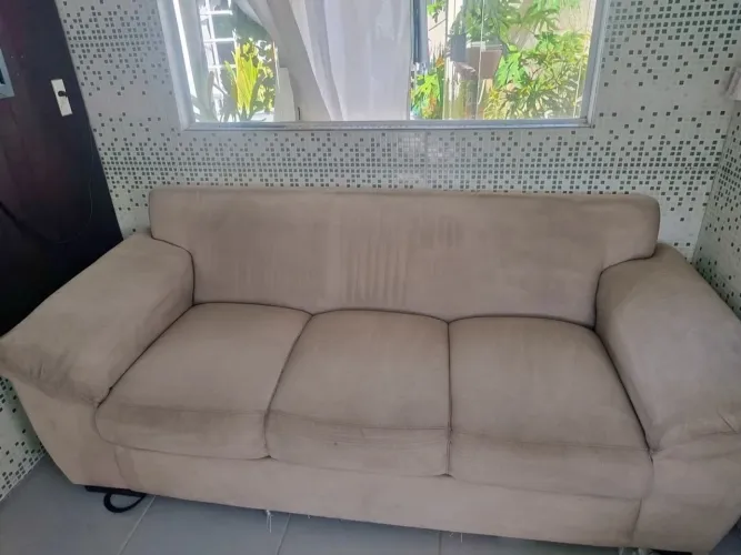 VENDE-SE ESTE SOFÁ