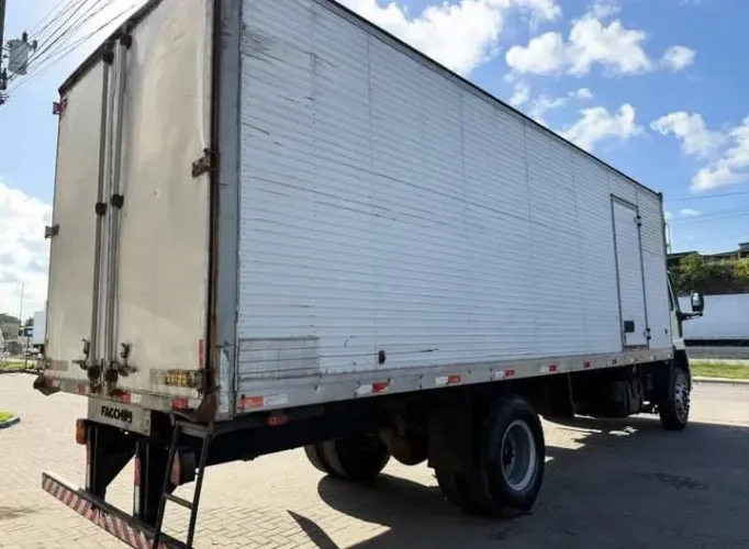 Caminhão Ford cargo 1717 ano 2010