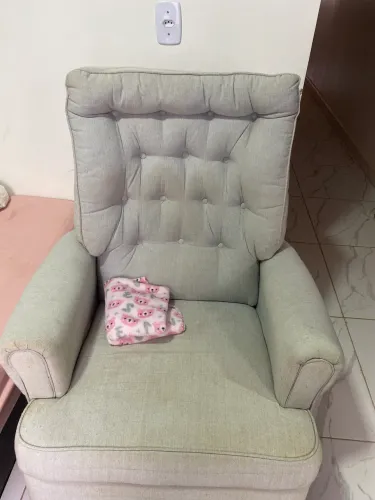 Poltrona de amamentação no linho 