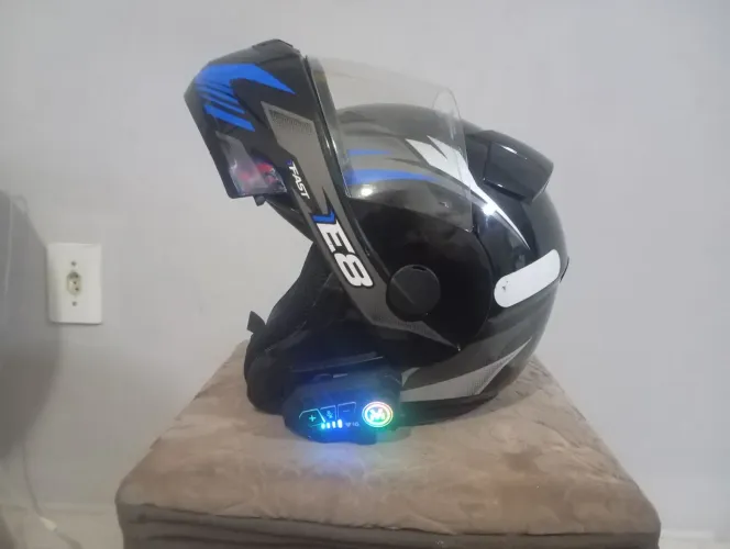 Capacete de moto com fonia intercomunicador