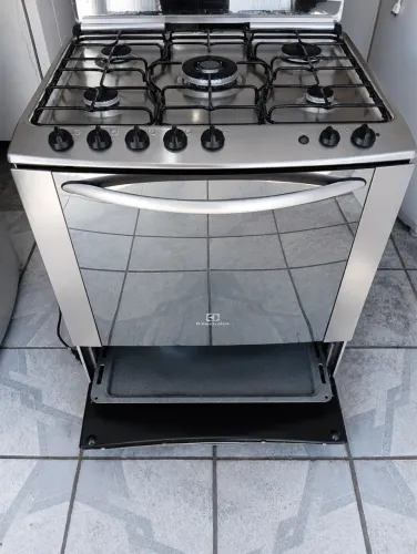 Fogão Electrolux 5 bocas grill e acendedor elétrico modelo inox