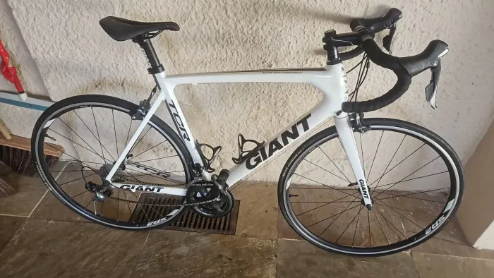 Giant TCR Advanced com quadro de carbono.