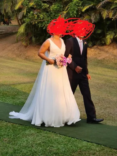 Vestido de Noiva Minimalista + véu