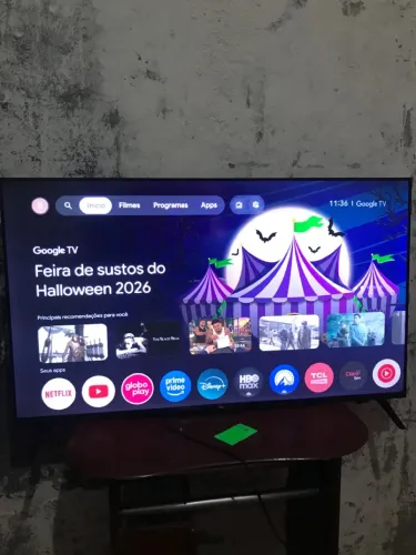 Vendo televisão TCL smart de 43 polegadas (NOVA com 7 meses de uso !!!)