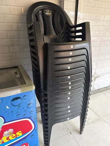 Jogos de mesa e cadeiras de plástico 