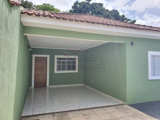 Casa à venda com 03 quartos, sendo 01 suíte e quintal amplo no bairro Parque das Figueiras