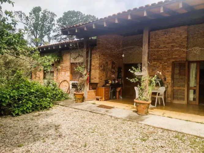 Casa no Condomínio Fazendinha / Chácara Vale do Rio Cotia / Granja Vianna