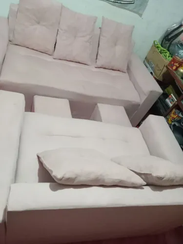 Vendo esse lindo sofá completo na cor rosa bebê leia o anúncio