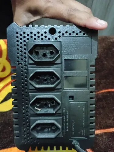 Vendo Monitor, estabilizador, mouse e teclado.