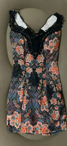 Vendo este vestido