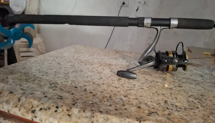 Conjunto Pesca Pesada Vara Saint Pantanal + Um Molinete Maguro 6000) - Apenas 1 mês de uso