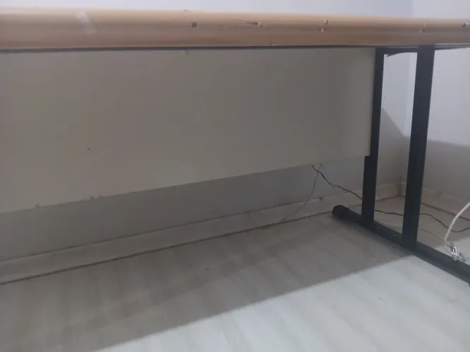 mesa industrial de ferro e fórmica