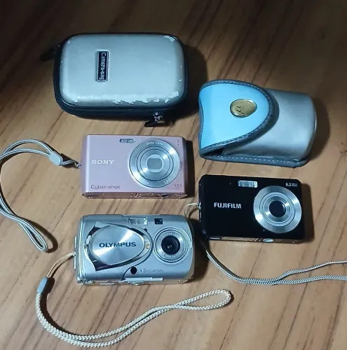 Lote Câmeras Digitais Antigas Vintage Y2K (Sony, Fujifilm, Olympus)