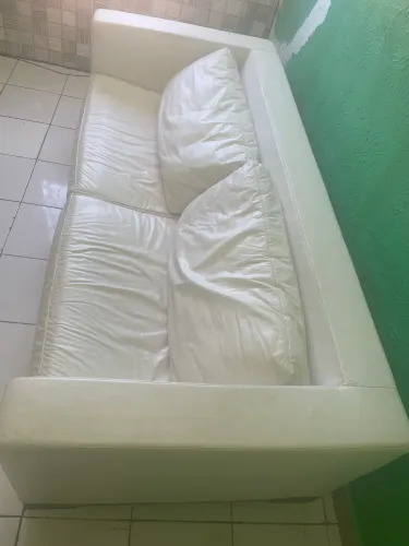 Sofá couro sintético 
