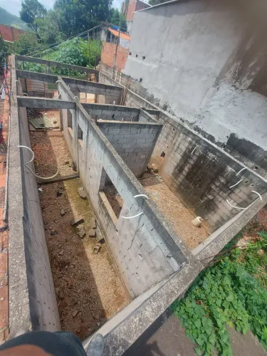 Casa em ponto de laje, oportunidade para investimento ou sair do aluguel.