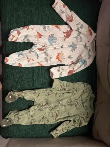 2 Macacões Carters