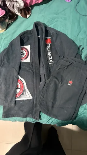 Kimono Koral A1 Preto Completo - preço negociável