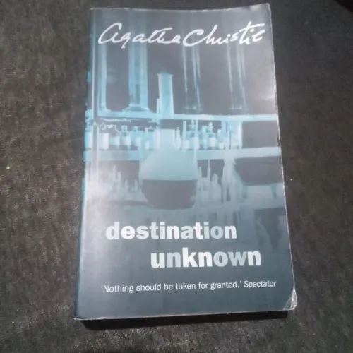 Livro destination unknown Agatha christie