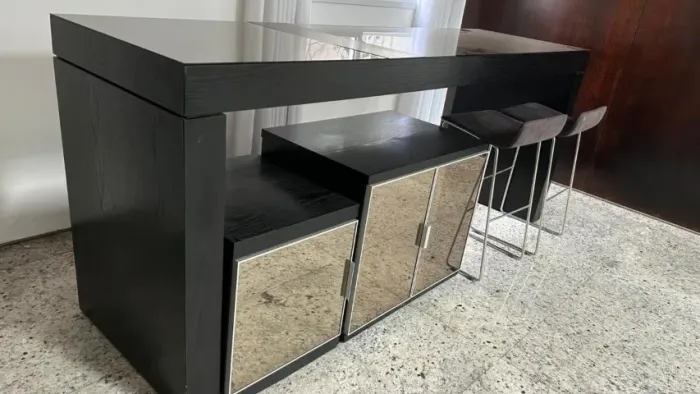 Aparador e bar completo com 02 banquetas