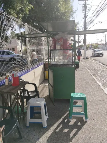 Carinho de lanche com ponto no H.G.E enfrente a vemenha