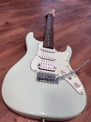 Guitarra Ibanez Azes40 Seminova