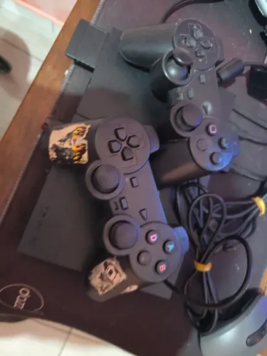 PlayStation 2 com dois controles