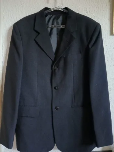Vendo dois ternos semi novo pro 150 semi novo