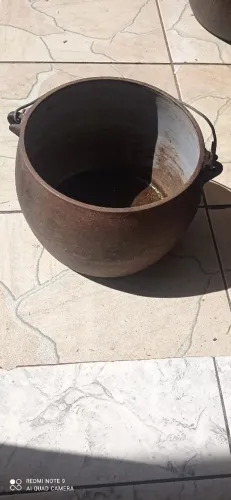 Caldeirão de ferro antigo Souza