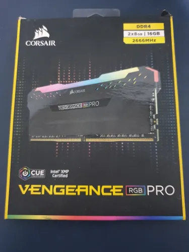 kit de memória RAM Corsair Vengeance Pro RGB DDR4 16GB (2x8GB)