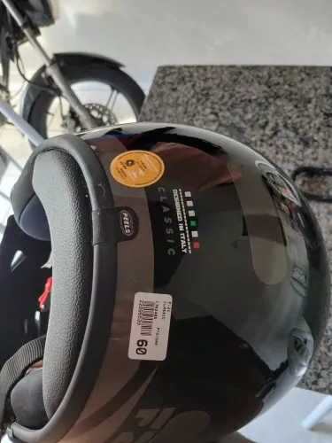 Vendo capacete novo 1 vez usado acompanha viseira e óculos ótimo estado de conservação